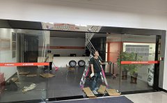 自動感應玻璃門破碎維修更換案例